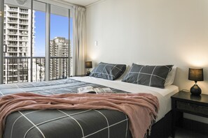 2 chambres, décoration personnalisée, fer et planche à repasser