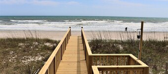 Steps to the Sand Oceanfront 4BR with Decks & Dunes Walkway