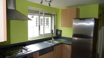 Micro-ondes, four, plaque de cuisson, lave-vaisselle