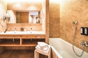 Luxury Room | In-room safe, desk, free WiFi - Naturhotel Leitlhof (San Candido)