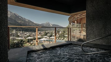 Sauna, hot tub, steam room, body treatments, aromatherapy