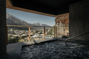 Un sauna, una bañera de hidromasaje, baño turco, tratamientos corporales