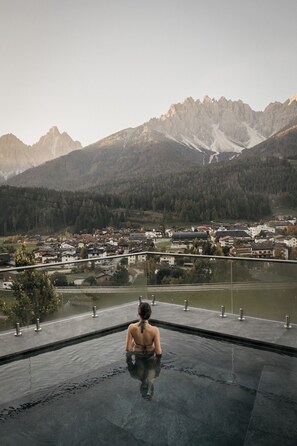 Sauna, Whirlpool, Dampfbad, Körperbehandlungen, Aromatherapie