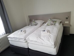 Desk, free WiFi, bed sheets - Hotel Silbertanne (Braunlage)