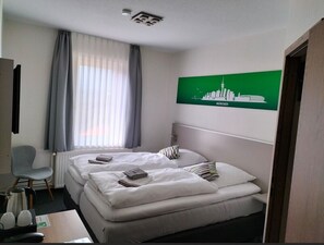 Basic Double Room | Desk, free WiFi, bed sheets - Hotel Silbertanne (Braunlage)
