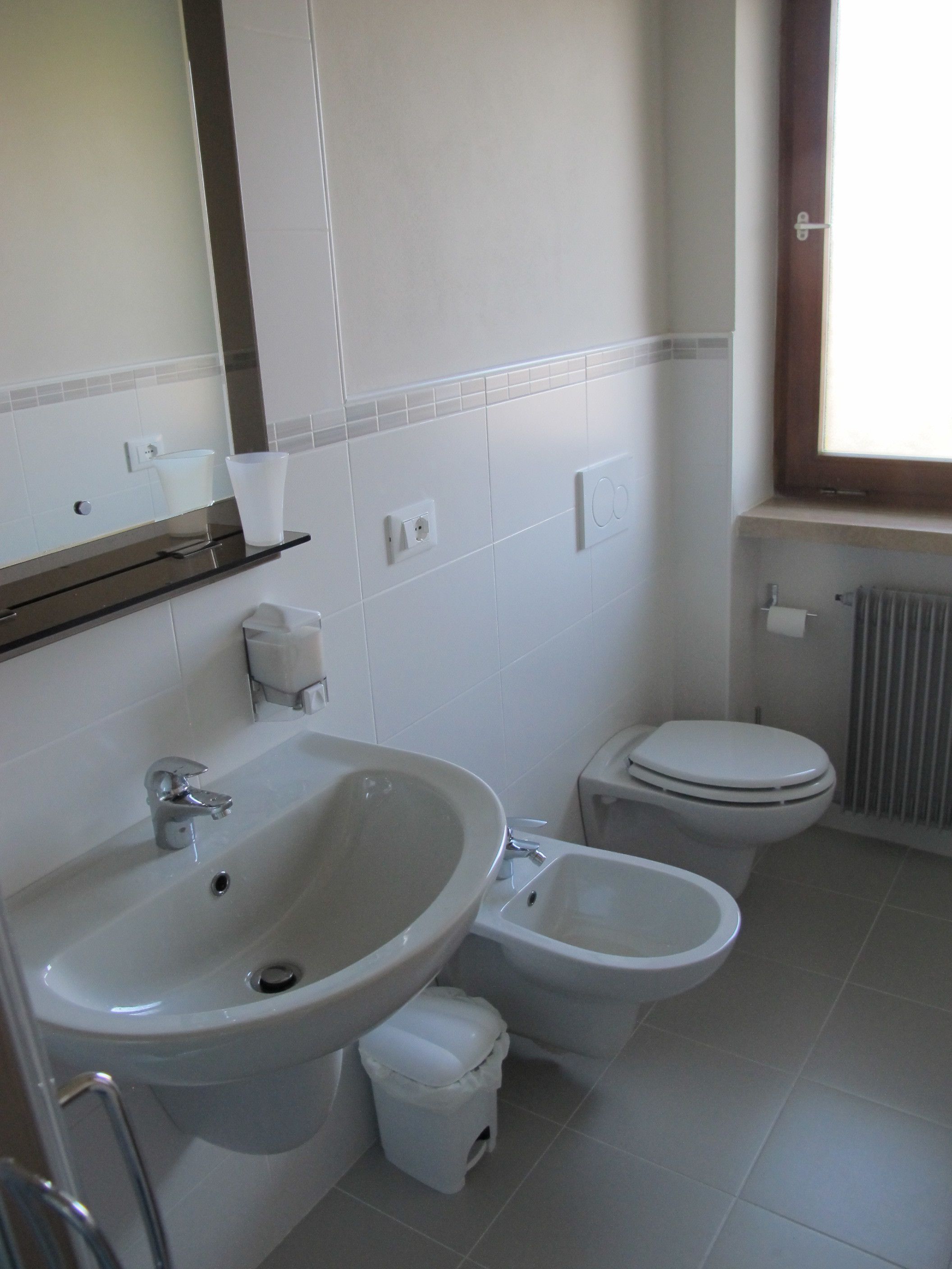 Doppel- oder Zweibettzimmer, Gartenblick | Badezimmer | Dusche, Haartrockner, Bidet, Handtücher