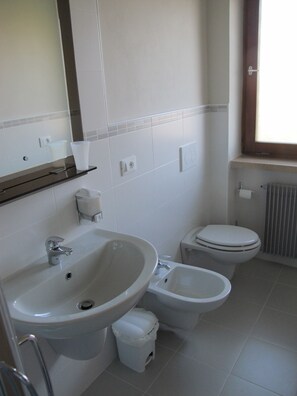 Double or Twin Room, Garden View | Bathroom | Shower, hair dryer, bidet, towels