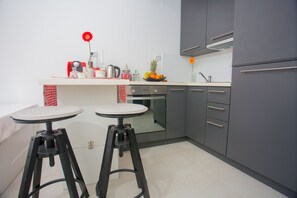 Comfort-Apartment | Eigene Küche | Großer Kühlschrank, Ofen, Herdplatte, Espressomaschine