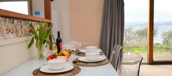 Shore front location on Loch Fyne, sleeps 4, log fire