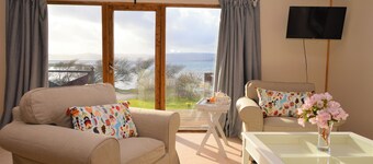 Shore front location on Loch Fyne, sleeps 4, log fire