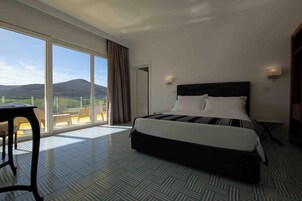 Appartamento Superior | 防过敏的被褥、羽绒被、记忆海绵床垫、客房内保险箱