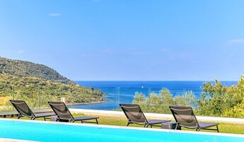 Seasonal outdoor pool, pool umbrellas, sun loungers