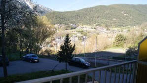 Standard Triple Room | Terrace/patio - Hotel del Bisset (La Massana)