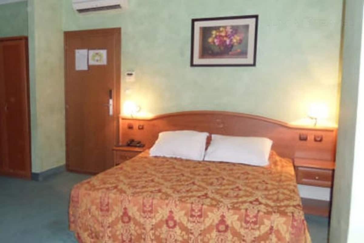 Single Room | In-room safe, desk, blackout drapes, rollaway beds (surcharge)
