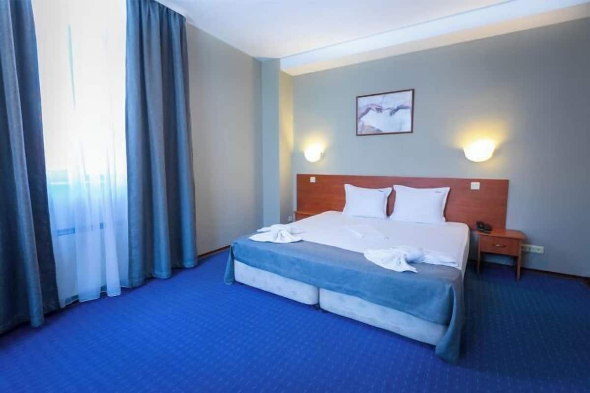 1 bedroom, minibar, desk, blackout curtains
