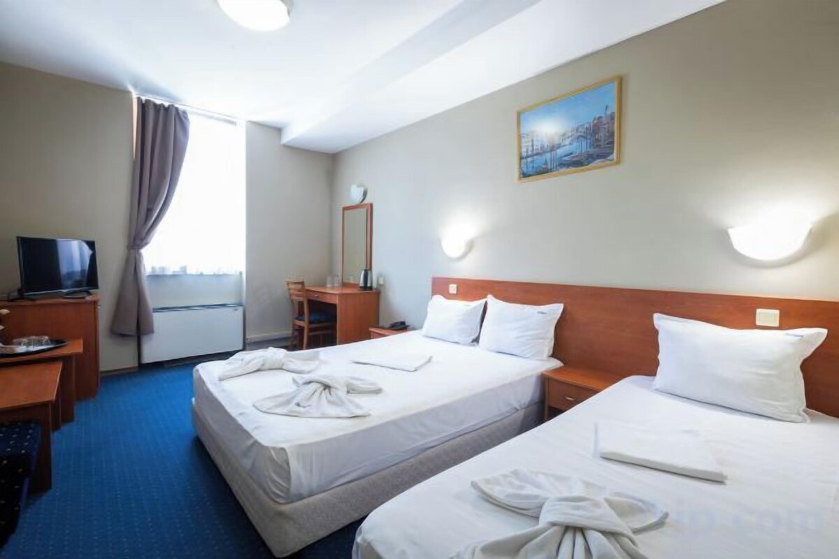 1 bedroom, minibar, desk, blackout drapes
