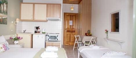 家庭開放式客房, 海景 | 客房內保險箱、書桌、熨斗/熨衣板、折疊床/加床