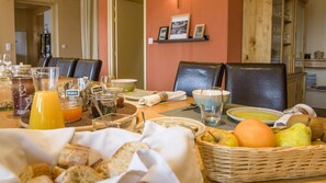 Free daily continental breakfast  - Lac de Malaguet (Monlet)