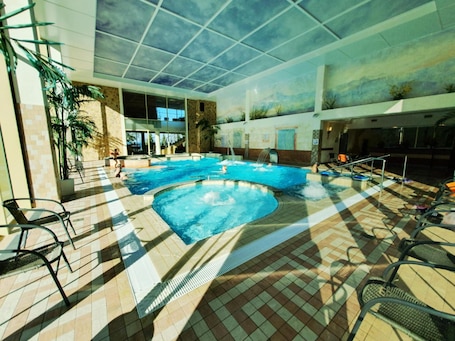 Outdoor pool. Toila Spa Hotel