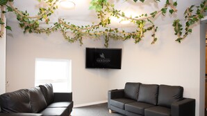 3 bars/lounges - The Sandon Hotel (Liverpool)