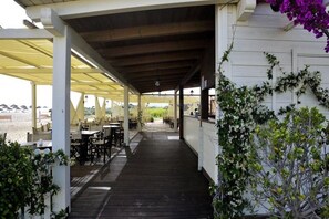 Tempat makan outdoor