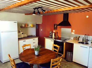 Room | Private kitchen | Fridge, microwave