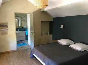 Room | Iron/ironing board, free cots/infant beds, free WiFi, bed sheets