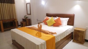 Individually furnished, desk, soundproofing, rollaway beds - Wind Mill Villa Hotel (Negombo)