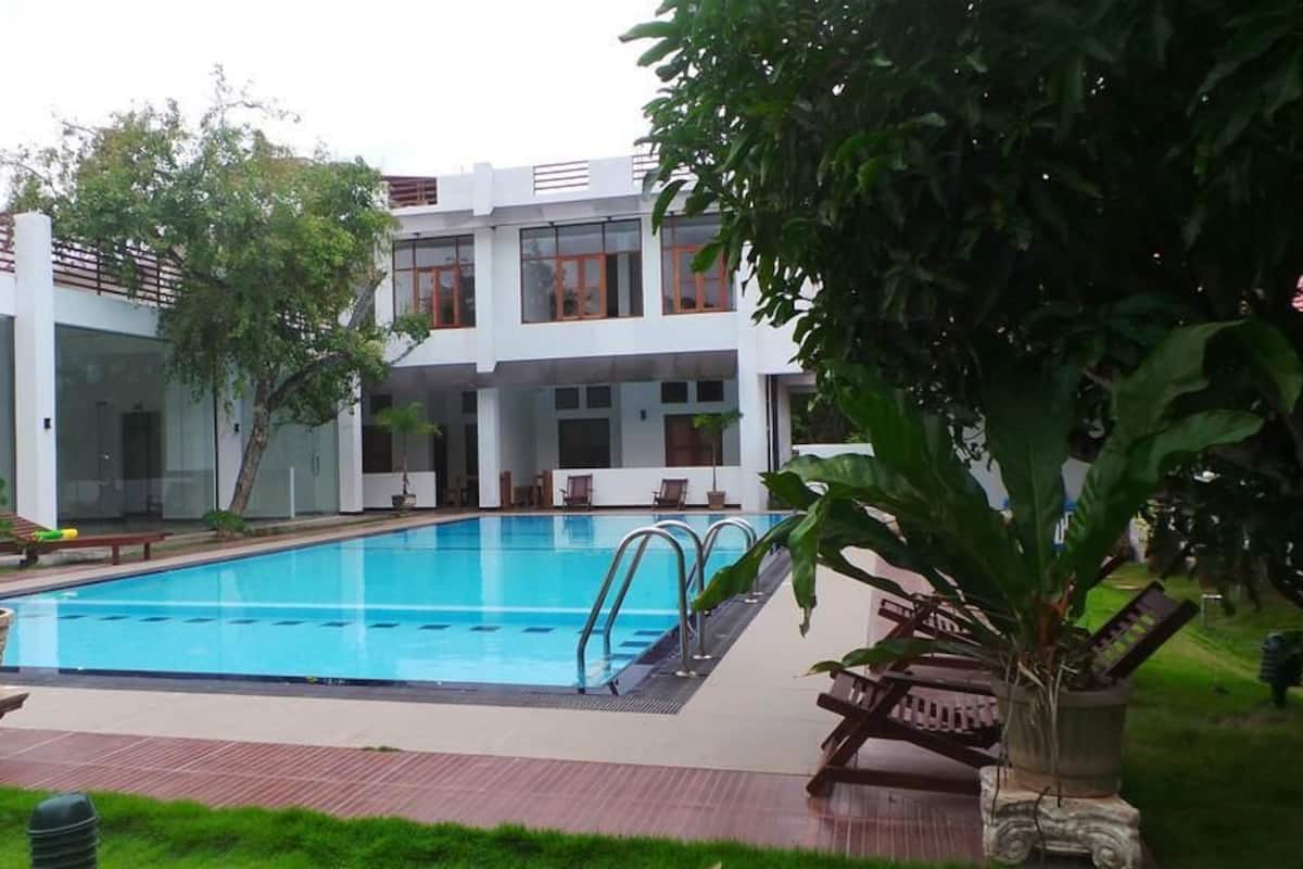 Family Room, Garden View | Terrace/patio