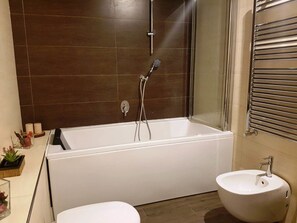 Double Room | Deep soaking bathtub - Zelzar Salerno Centro (Salerno)
