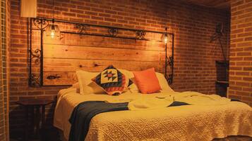 Romantic Double Room | Minibar, individually decorated, free WiFi, bed sheets