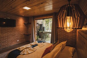 Quarto casal romântico | Frigobar, individualmente decorados, Wi-Fi de cortesia, roupa de cama