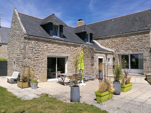 House by the sea for 4 people