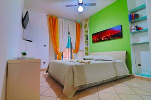 Camera doppia, vista giardino (Fiordaliso) | Tende oscuranti, ferro/asse da stiro, culle/letti per bambini (gratuiti)