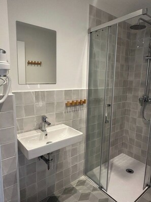 Bathroom - Hotel Virgen de Covadonga (Cangas de Onis)