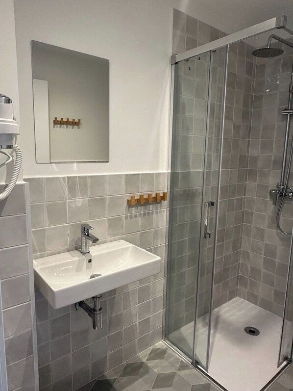 Bathroom - Hotel Virgen de Covadonga (Cangas de Onis)