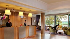 Lobby - Killyhevlin Lakeside Hotel & Lodges (Enniskillen)