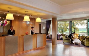 Lobby - Killyhevlin Lakeside Hotel & Lodges (Enniskillen)