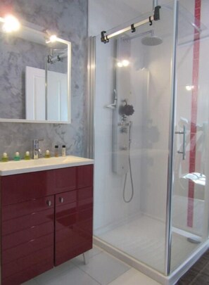 Double Room (Amis) | Bathroom