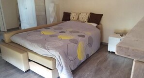 Double Room (Julien)