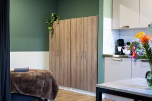 디지털 채널 시청이 가능한 32인치 평면 TV, TV