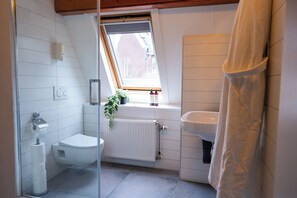 Shower, hair dryer, towels, toilet paper - Short Stay Wageningen 2 (Wageningen)