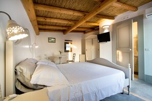 Doppia Deluxe, non fumatori, vista città | Tende oscuranti, ferro/asse da stiro, Wi-Fi gratuito