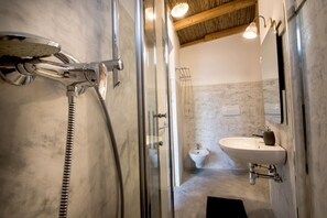 Deluxe Double Room, Non Smoking, City View | Bathroom | Bidet, towels