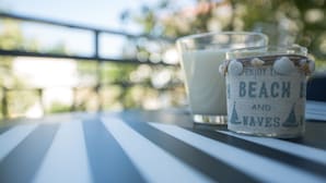 Two glasses on a table with a beach-themed label. - Ilaeira rooms (Zakynthos)