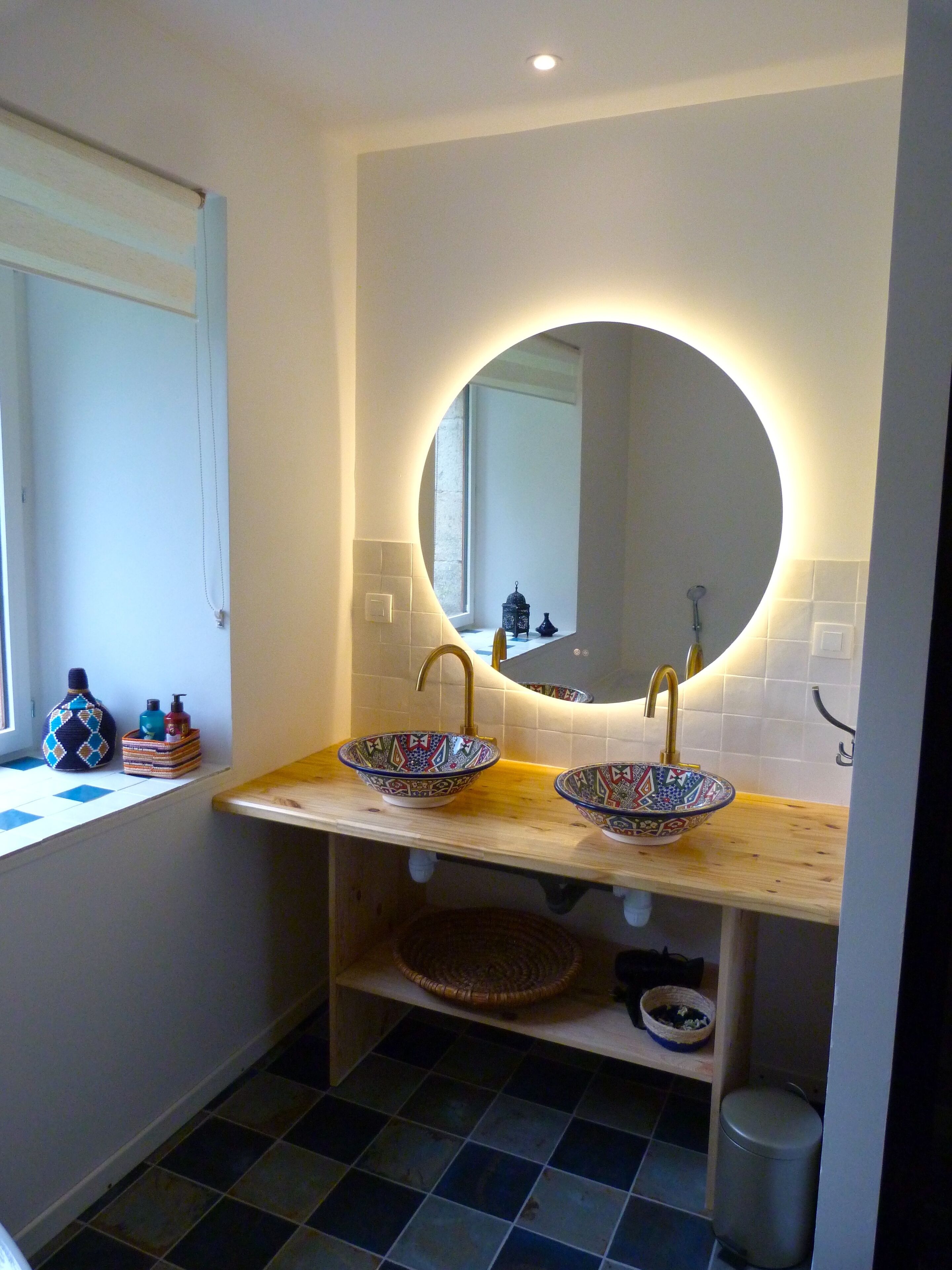 Deluxe Suite | Bathroom | Free toiletries, hair dryer, towels, soap