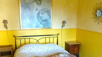 1 habitación, decoración personalizada y muebles diferentes