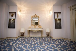 Interior - JRW Welmond Hotel (Batumi)