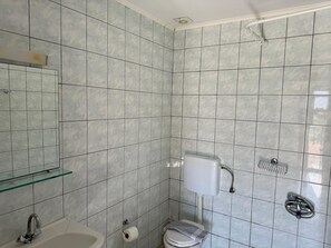 Bathroom - Imperial Studios (Malevizi)