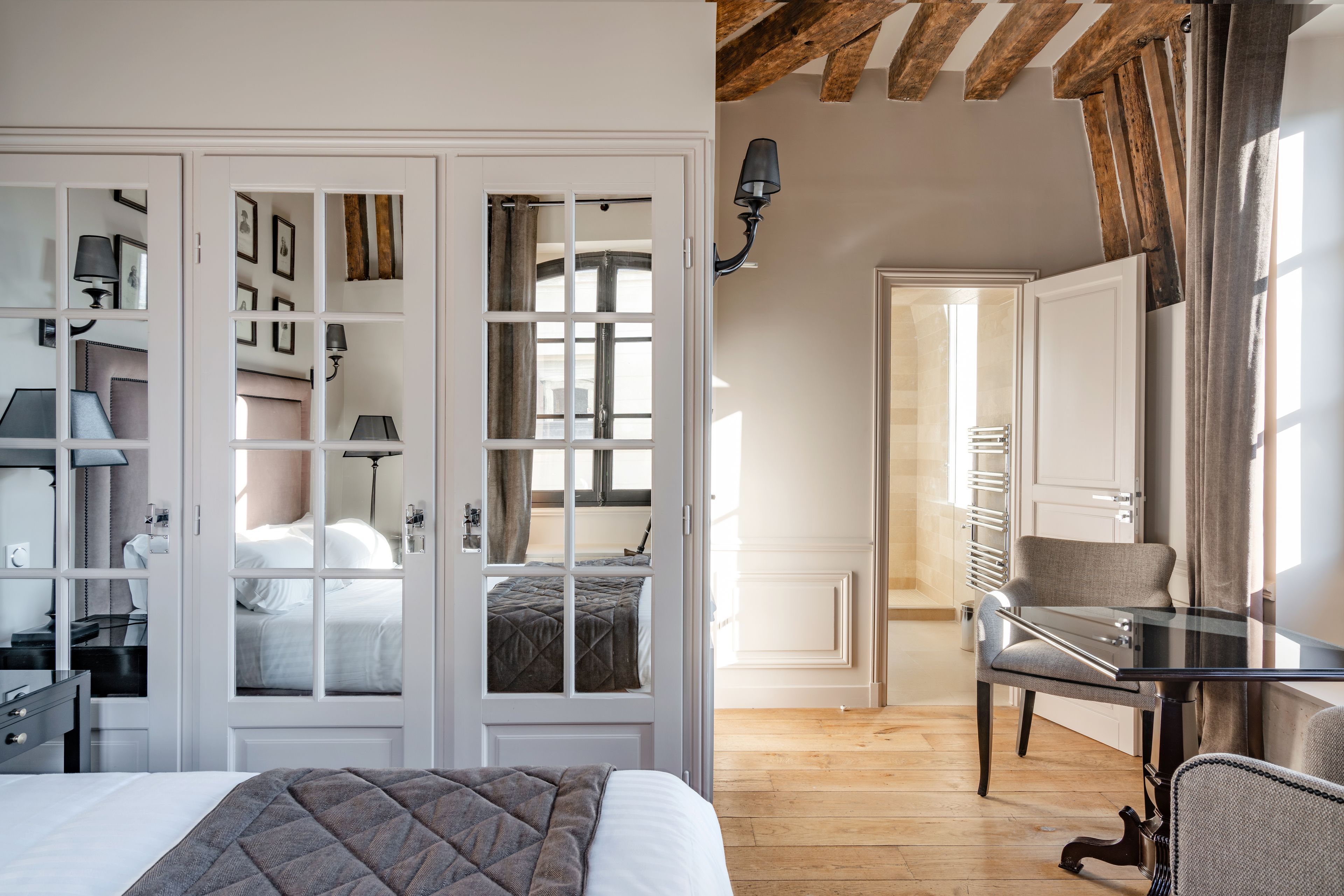 deluxe double or twin room, 1 queen bed | premium bedding, minibar, in-room safe, desk